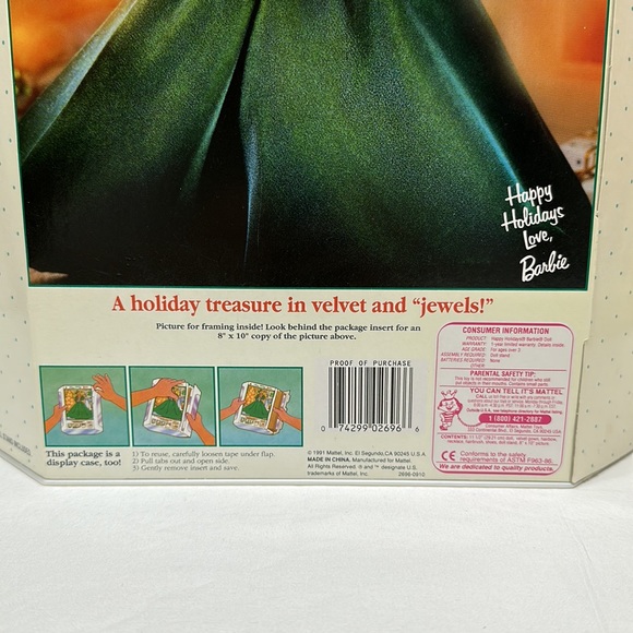 Happy Holidays Barbie - Picture 7 of 10